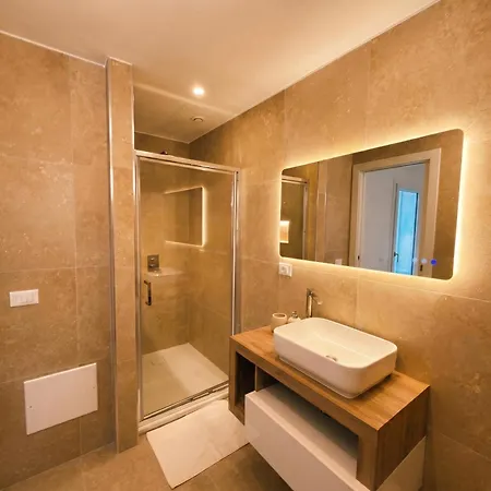 Гостьовий будинок Airrooms 4*