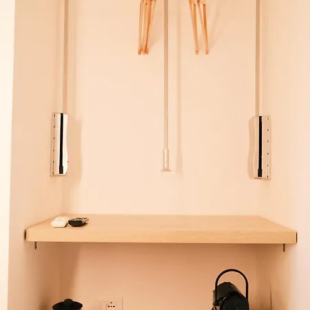 Гостьовий будинок Airrooms 4*