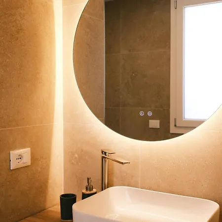Гостьовий будинок Airrooms 4*